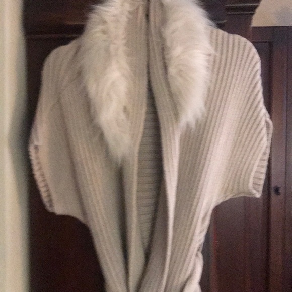 Women’s sweater with belt. - Picture 3 of 5